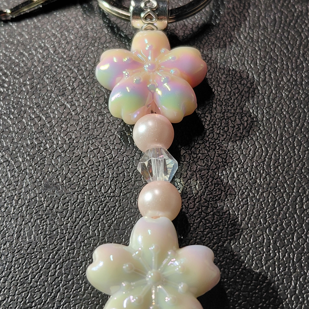 Elegant Flower, Bow And Pearl Irridescent Key Holder Key Ring - Picture 4 of 5